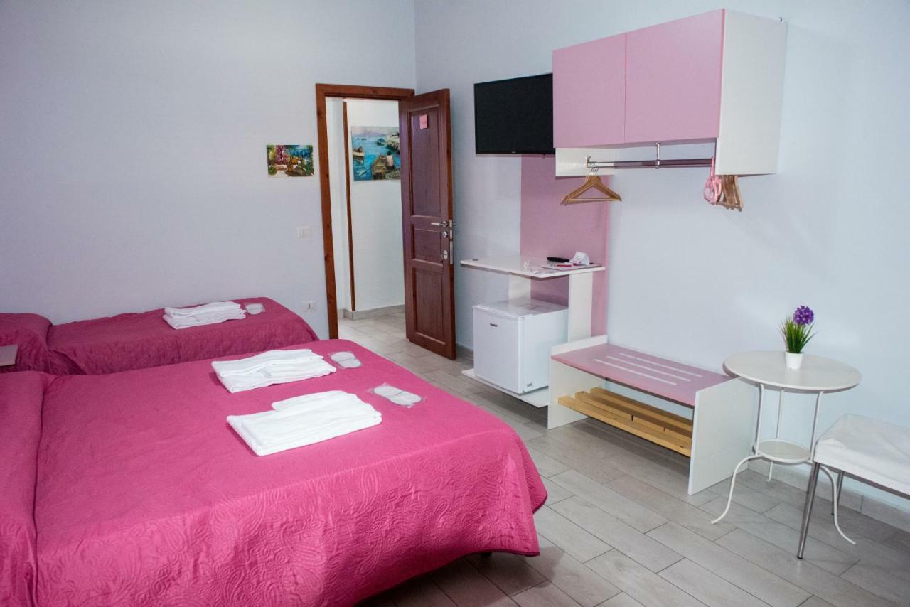 B&B Le Isole Napoli Bagian luar foto
