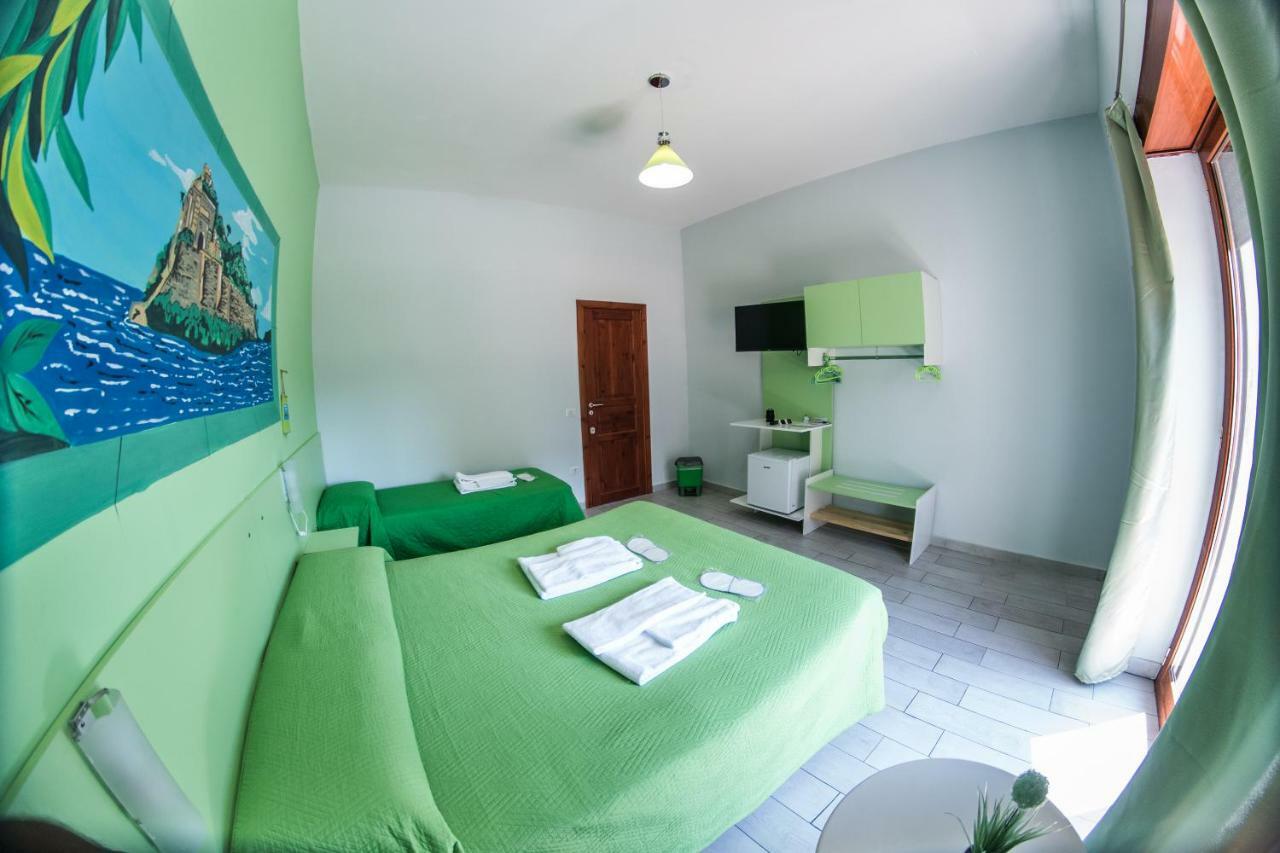 B&B Le Isole Napoli Bagian luar foto