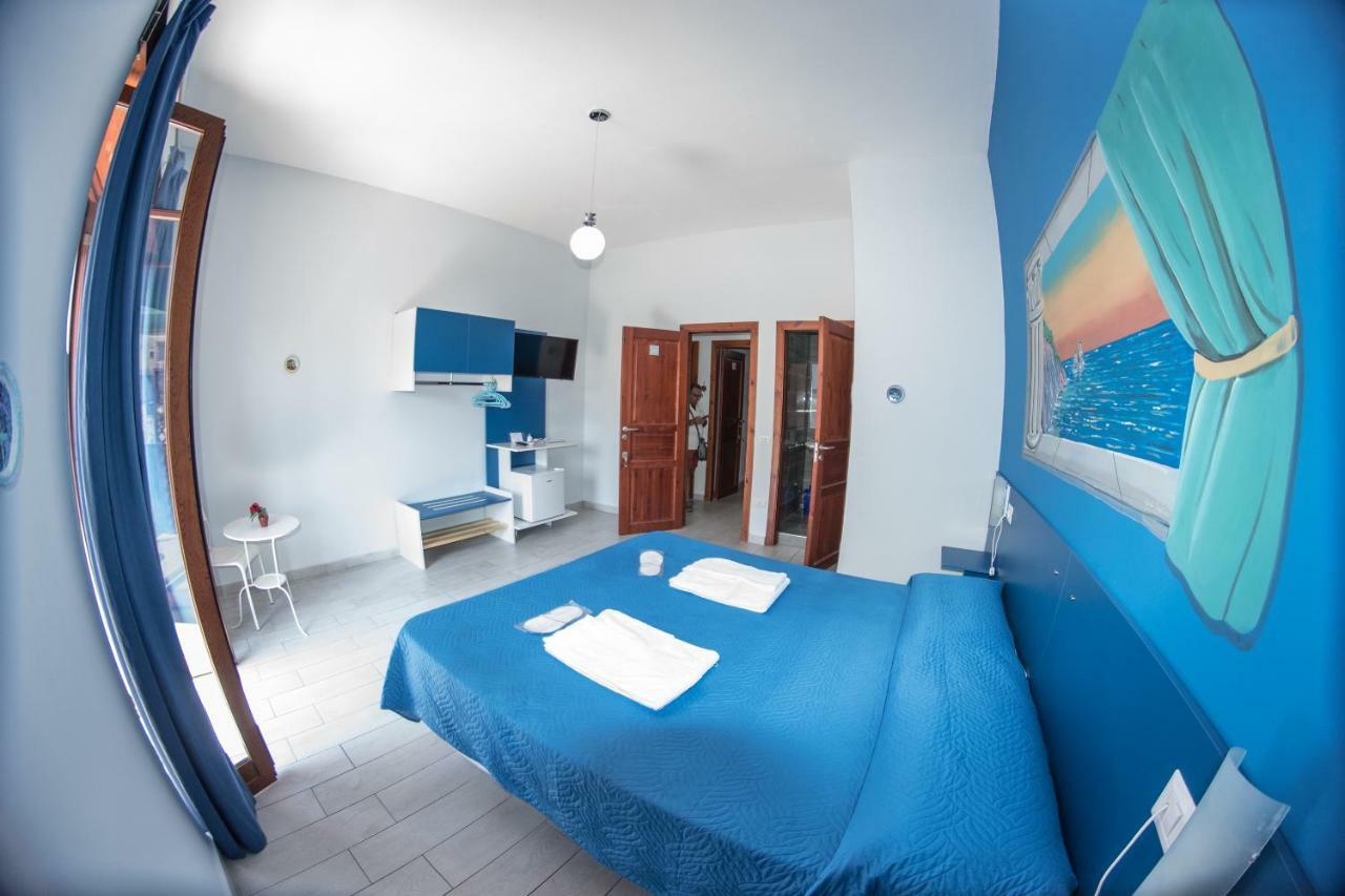 B&B Le Isole Napoli Bagian luar foto