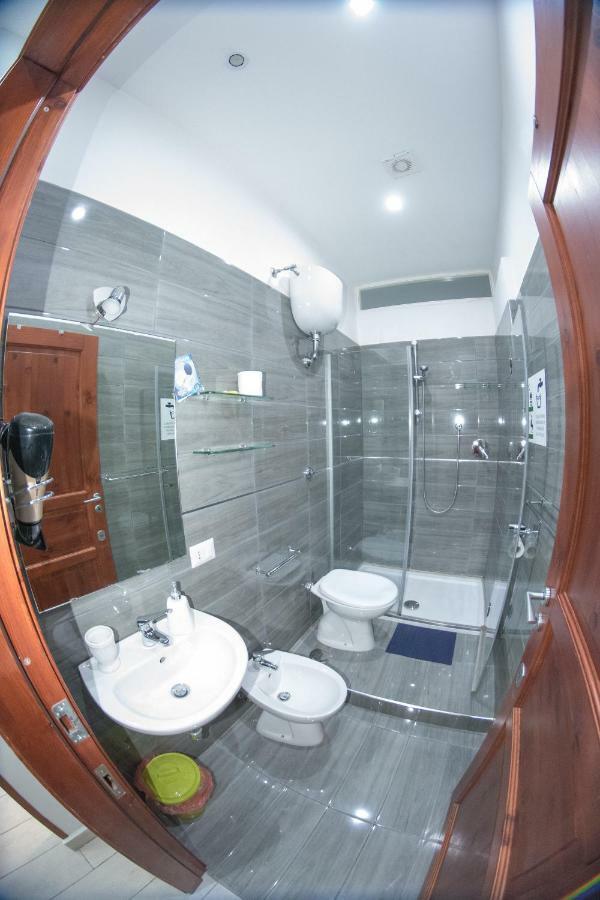 B&B Le Isole Napoli Bagian luar foto