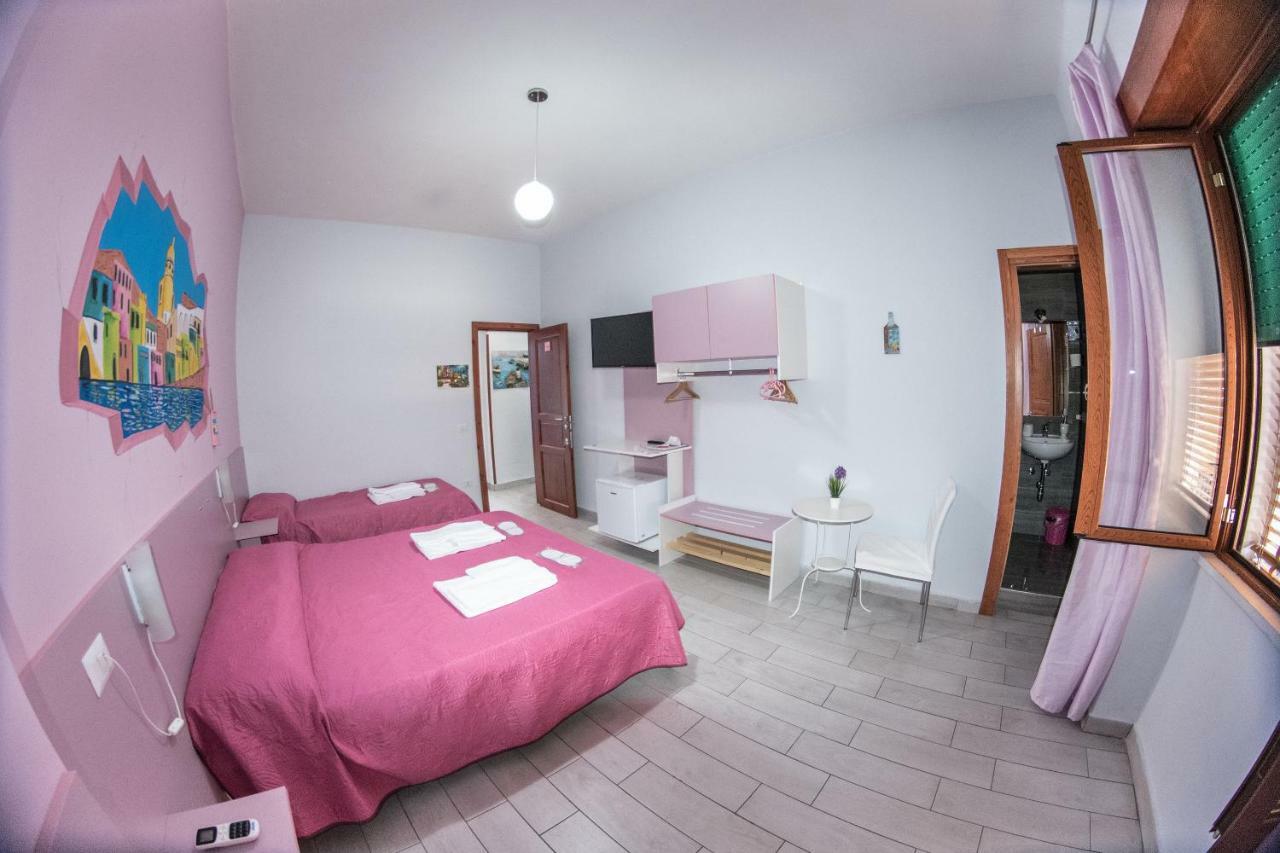 B&B Le Isole Napoli Bagian luar foto